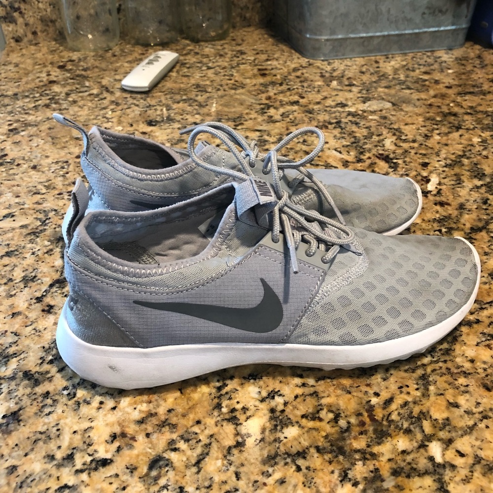 Women’s Nike juvenate running shoe